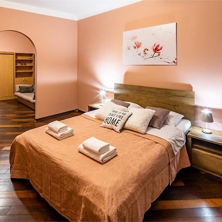 The Main Square! 2 Separated Bedrooms, Balcony Lviv Buitenkant foto