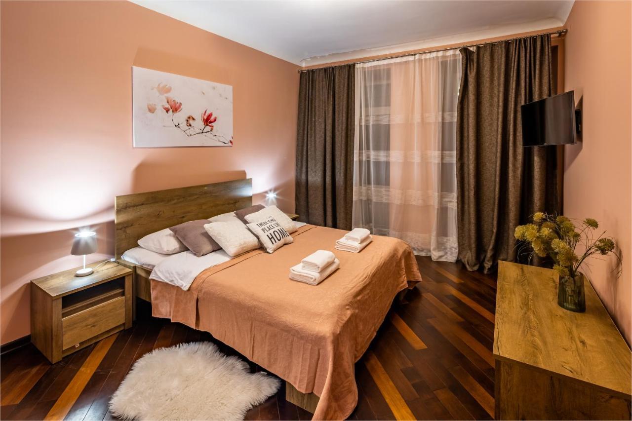 The Main Square! 2 Separated Bedrooms, Balcony Lviv Buitenkant foto