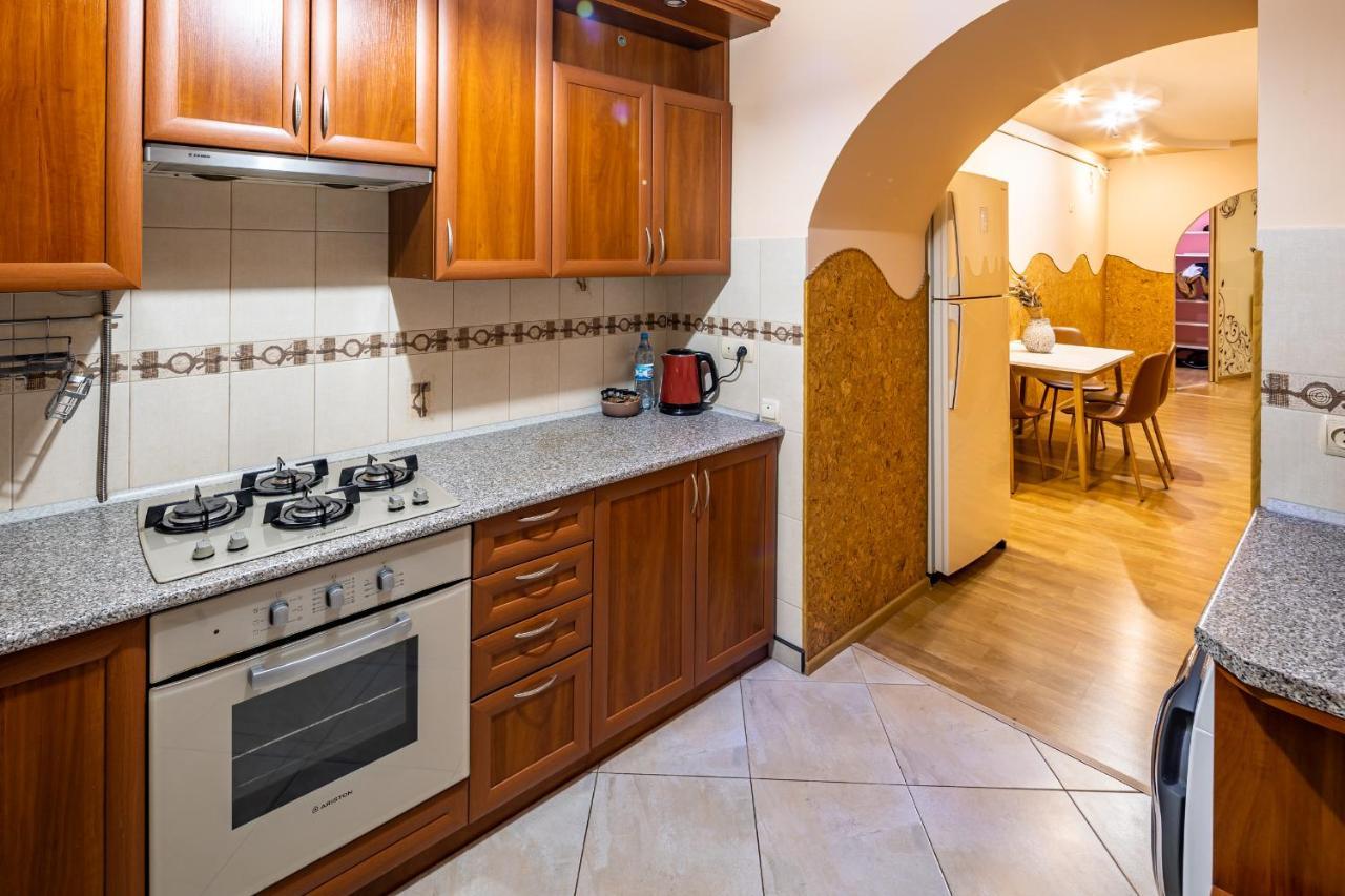 The Main Square! 2 Separated Bedrooms, Balcony Lviv Buitenkant foto